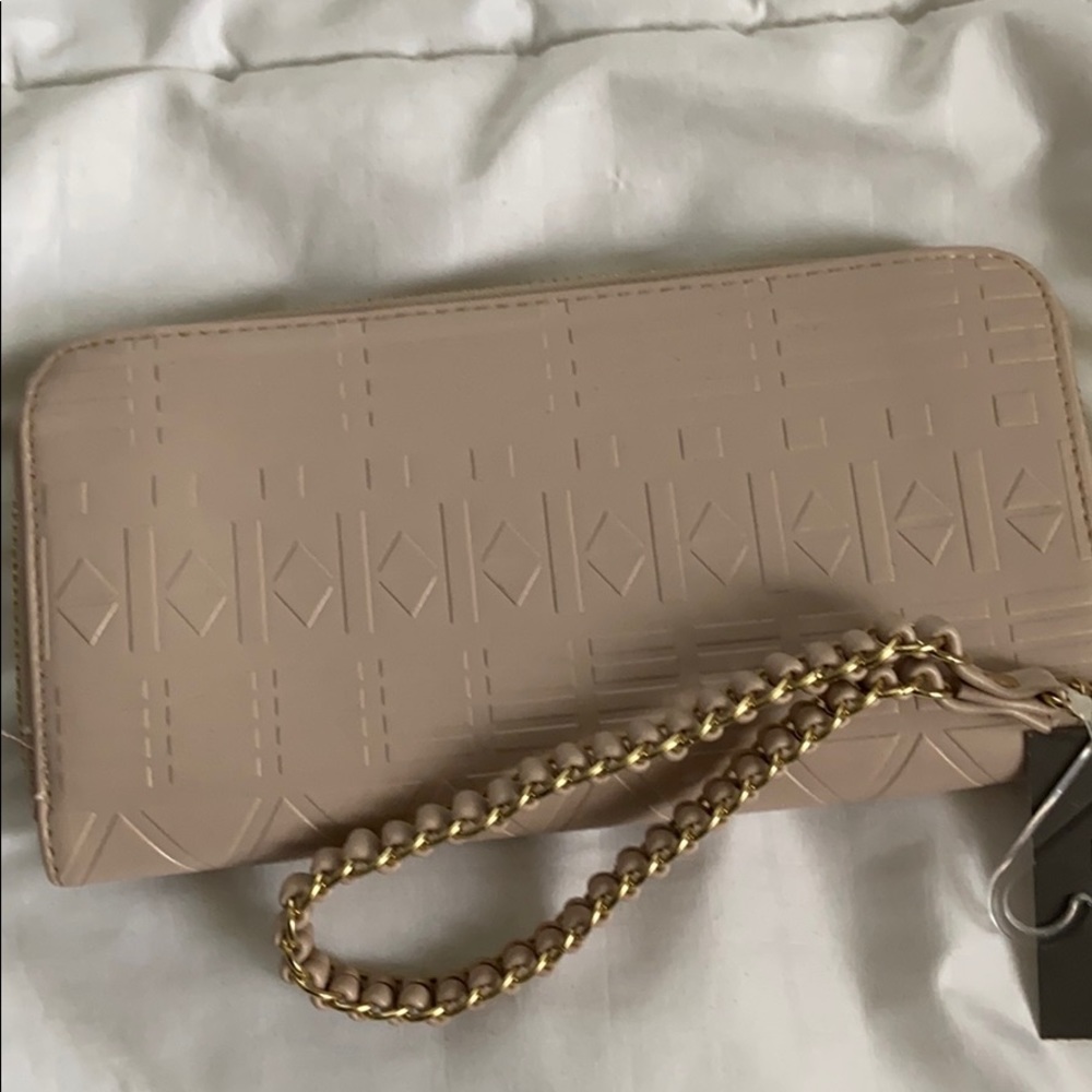 Maybe wristlet wallet